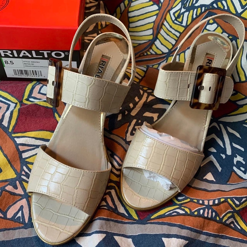 New Rialto Sandals - Picture 3 of 4